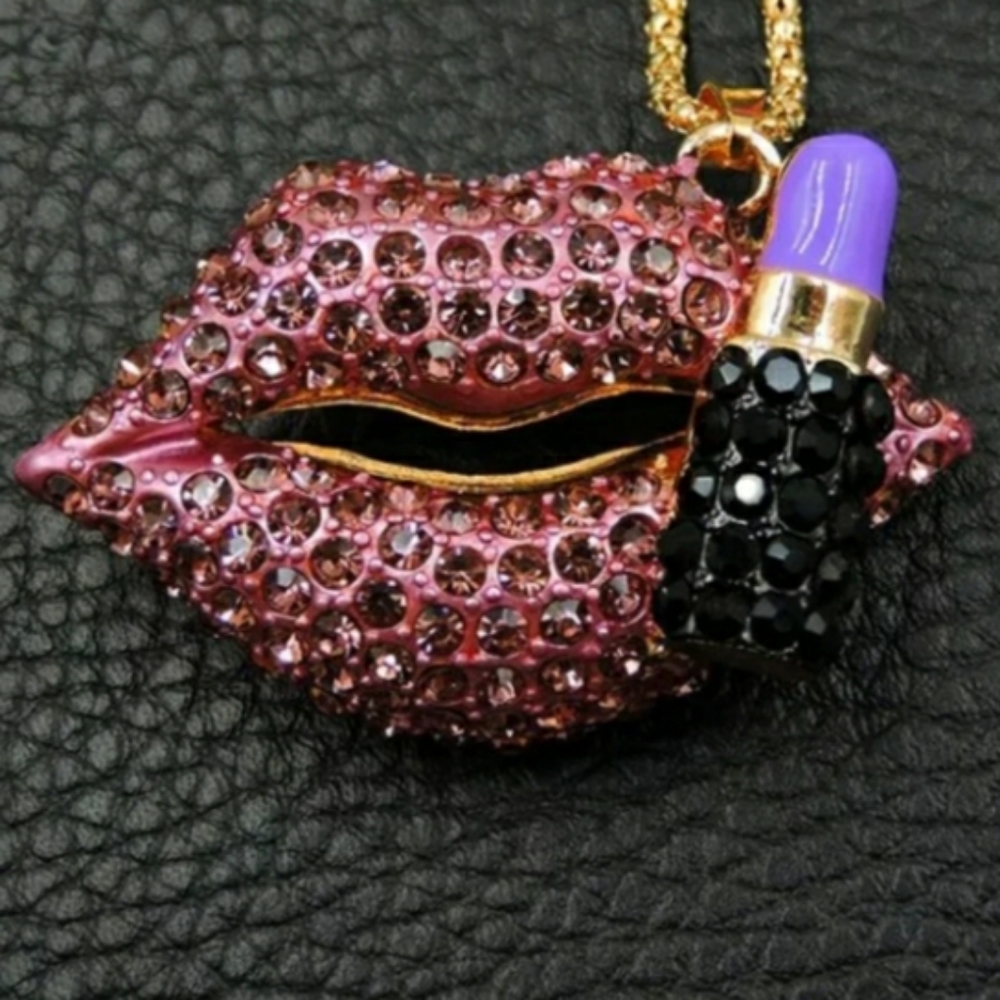 💜LIPSTICK NECKLACE NWOT